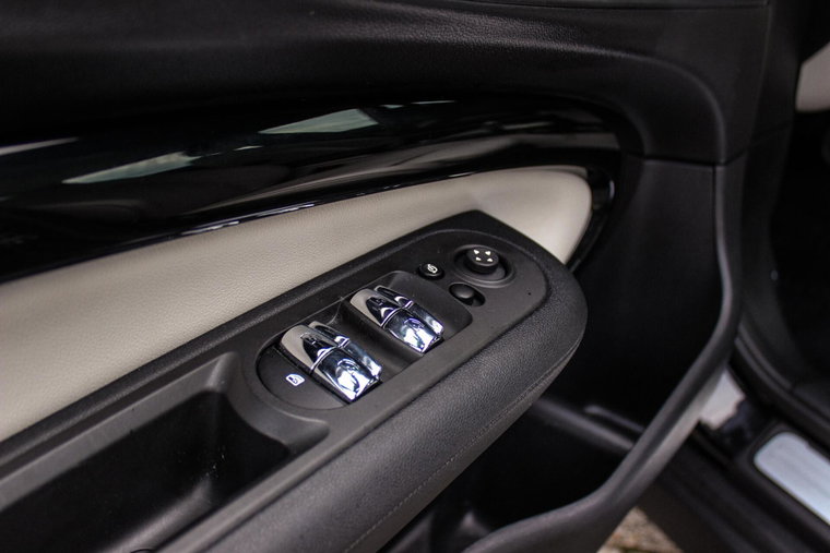 Vehicle Image 36