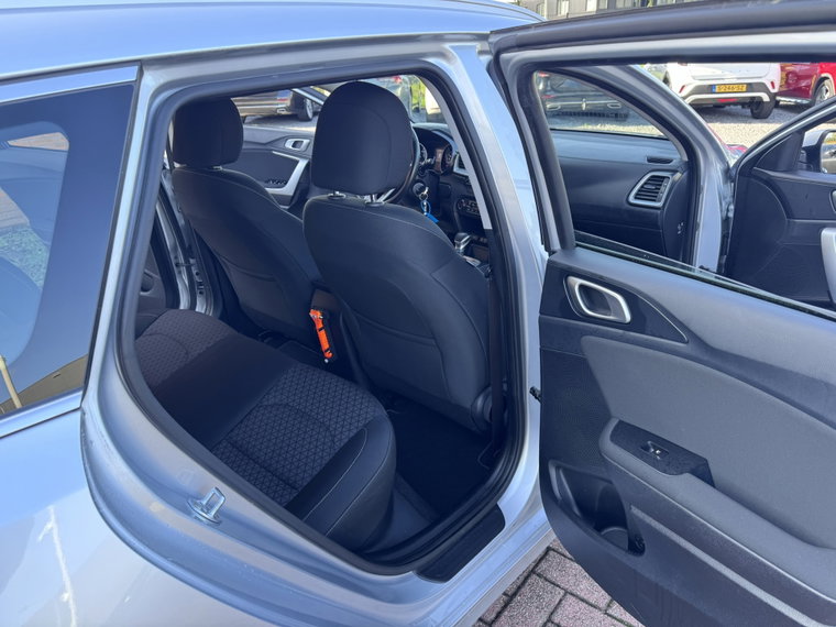 Vehicle Image 32