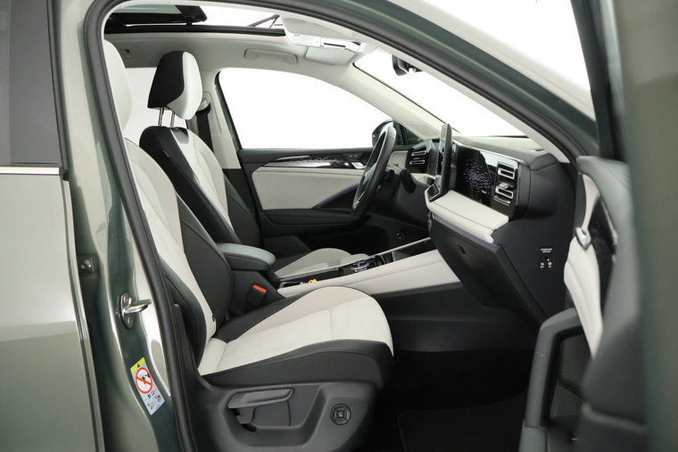 Vehicle Image 15
