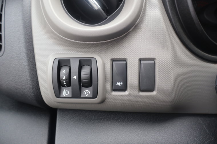 Vehicle Image 23