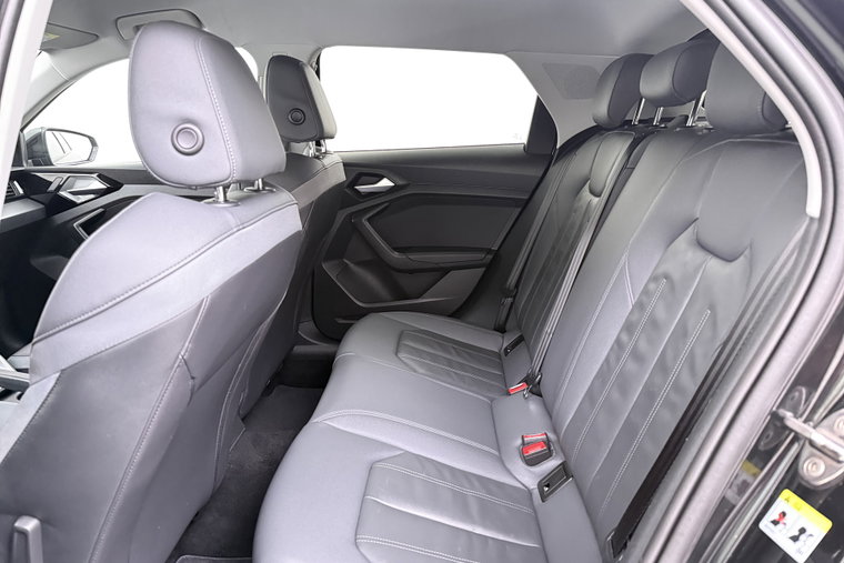 Vehicle Image 12