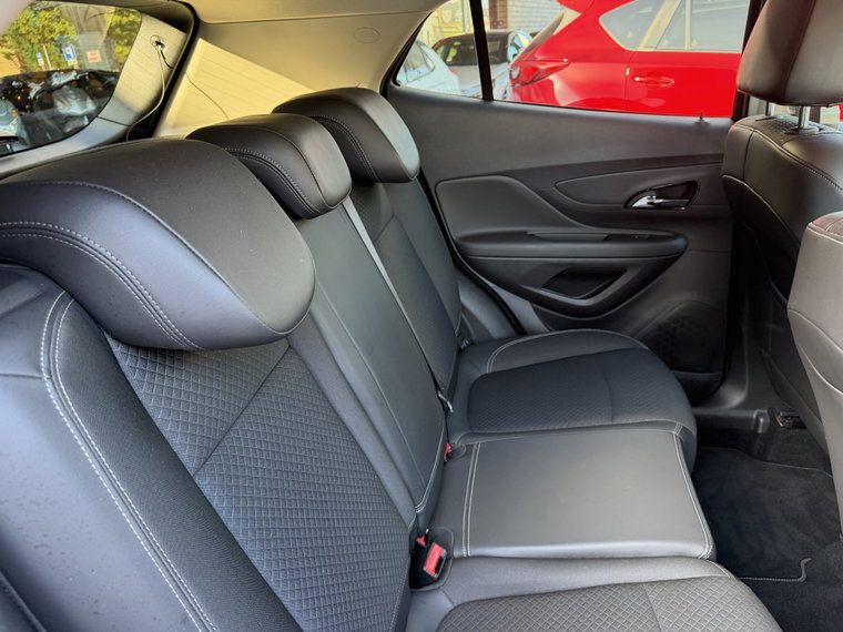 Vehicle Image 25