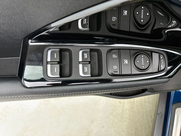 Vehicle Image 34