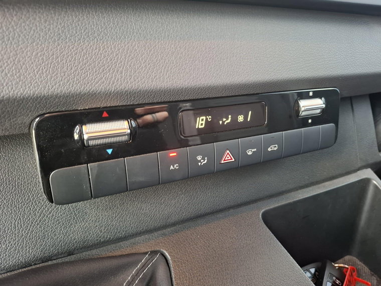 Vehicle Image 28