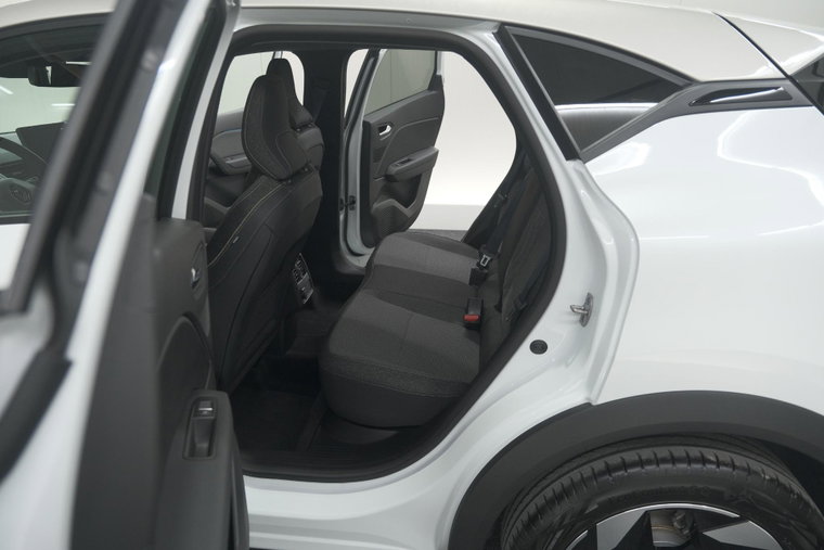 Vehicle Image 25