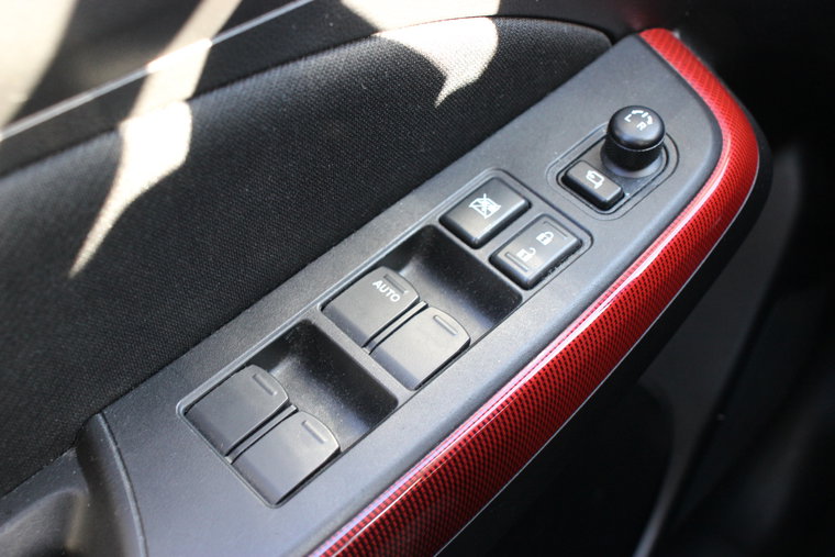 Vehicle Image 25