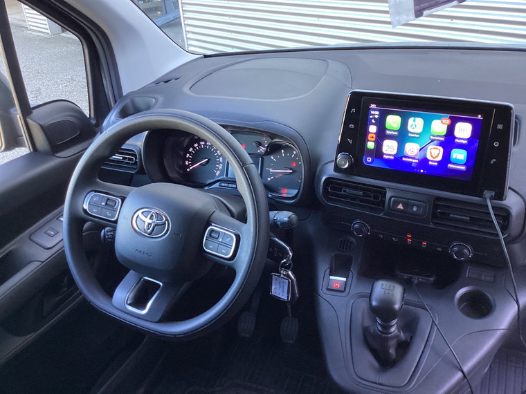 Vehicle Image 12