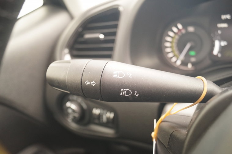 Vehicle Image 25