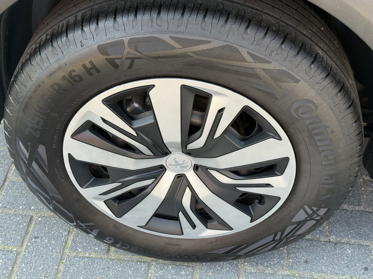 Vehicle Image 37