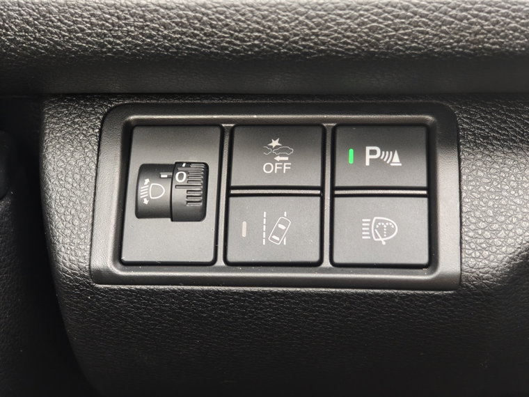 Vehicle Image 25