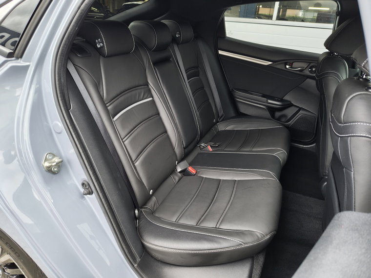 Vehicle Image 32