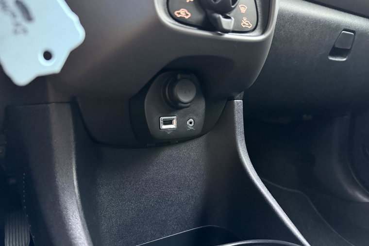 Vehicle Image 21