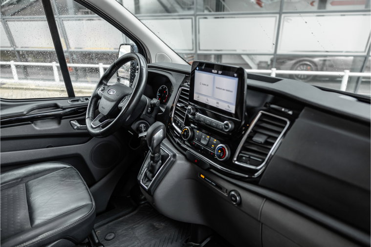 Vehicle Image 12