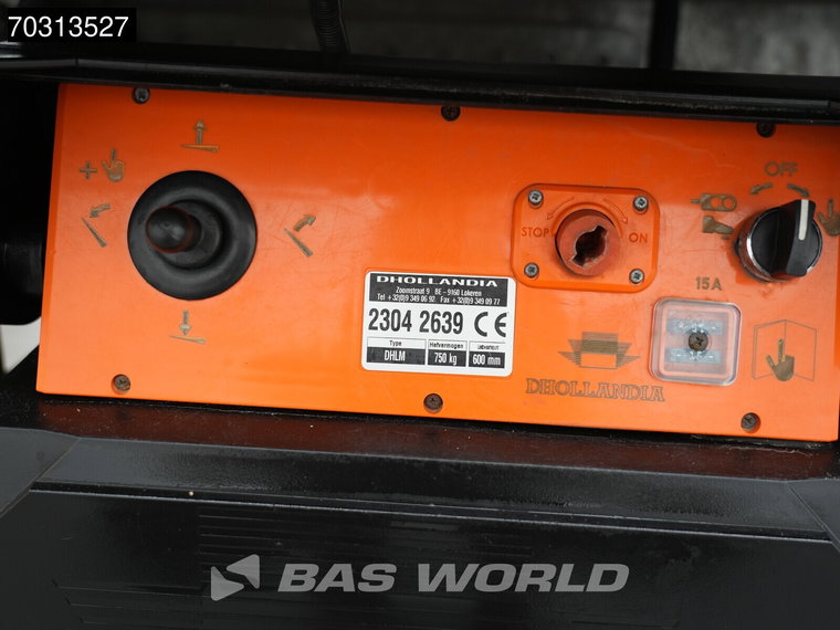 Vehicle Image 32