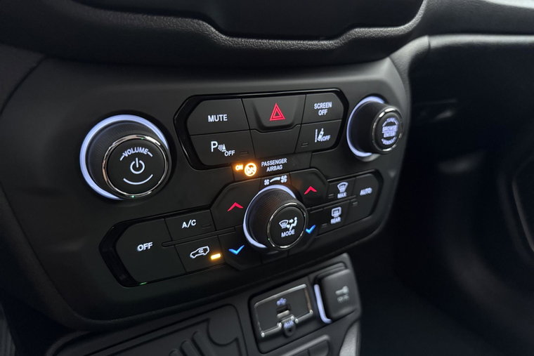 Vehicle Image 22