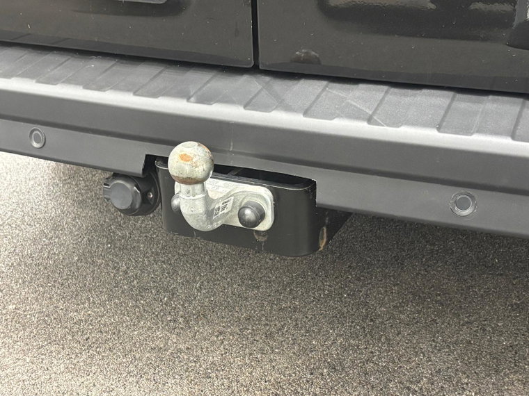 Vehicle Image 25