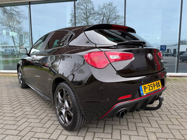 Vehicle Image 32