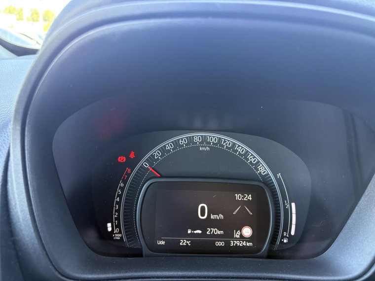Vehicle Image 10