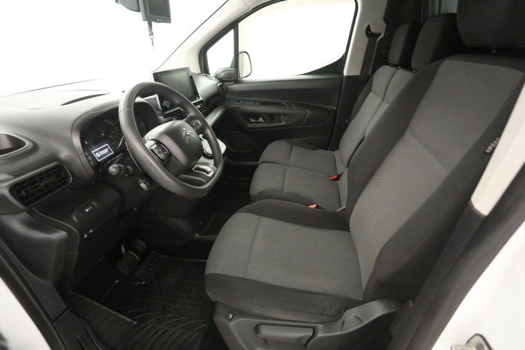 Vehicle Image 23