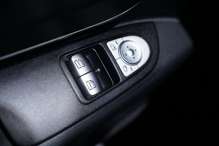 Vehicle Image 32