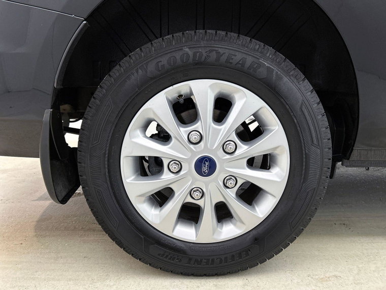 Vehicle Image 25
