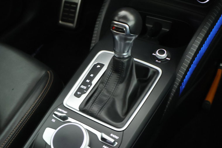 Vehicle Image 32
