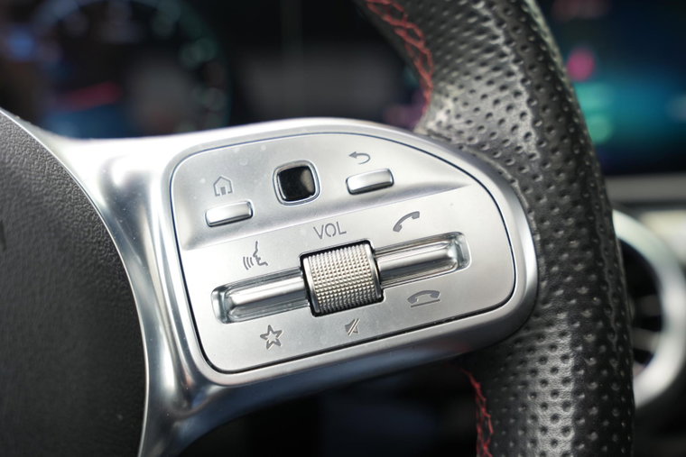 Vehicle Image 25