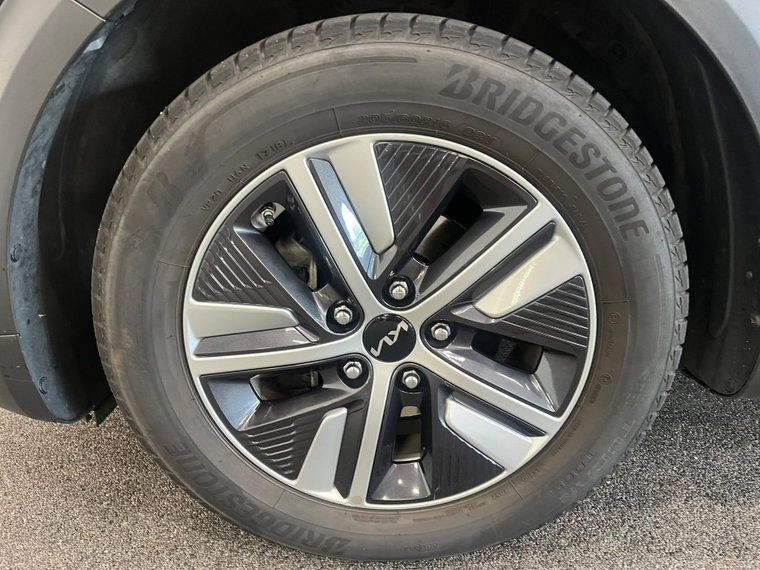 Vehicle Image 35
