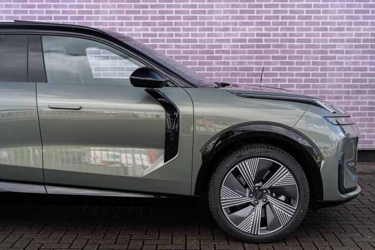 Vehicle Image 11