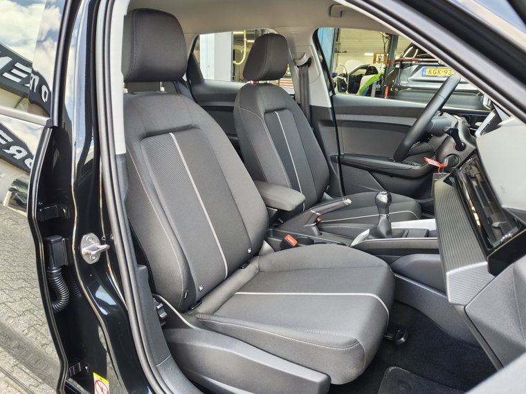 Vehicle Image 30