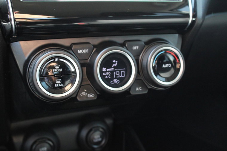 Vehicle Image 23