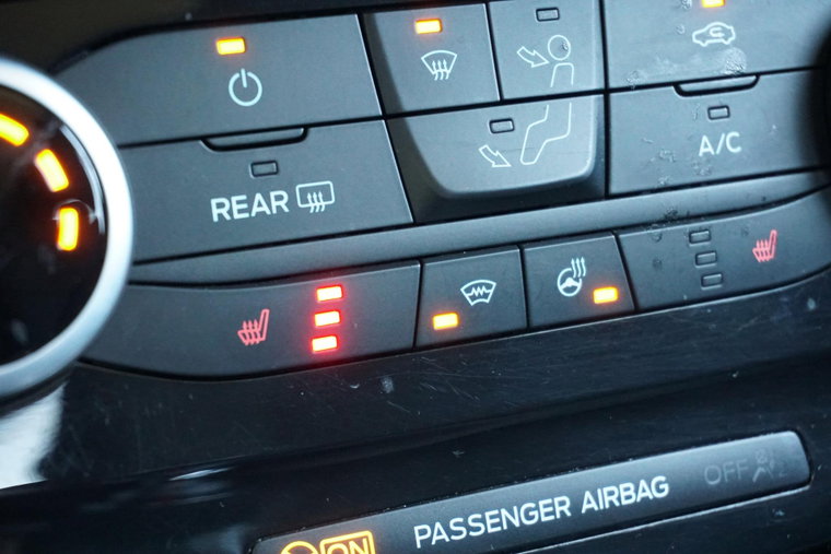 Vehicle Image 32
