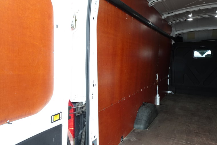 Vehicle Image 32