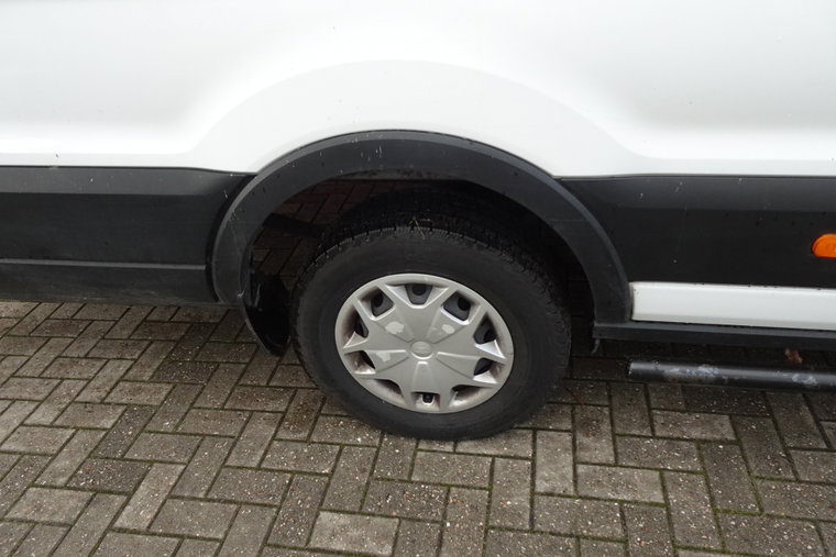 Vehicle Image 35