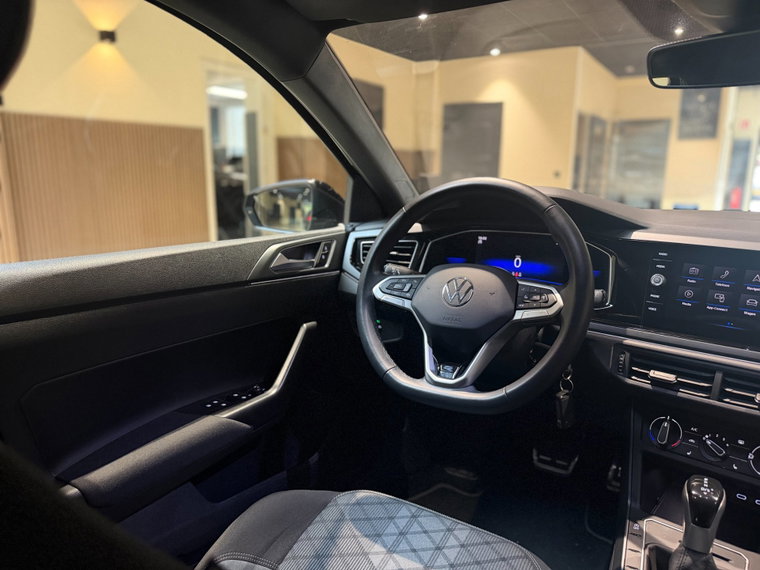 Vehicle Image 38