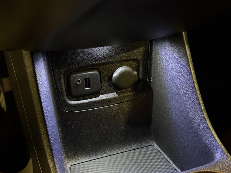 Vehicle Image 25