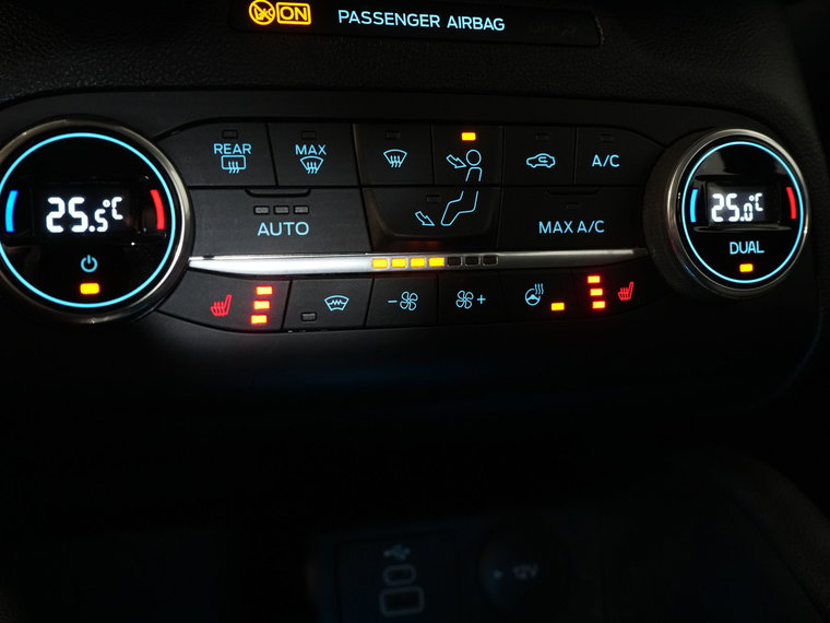 Vehicle Image 25