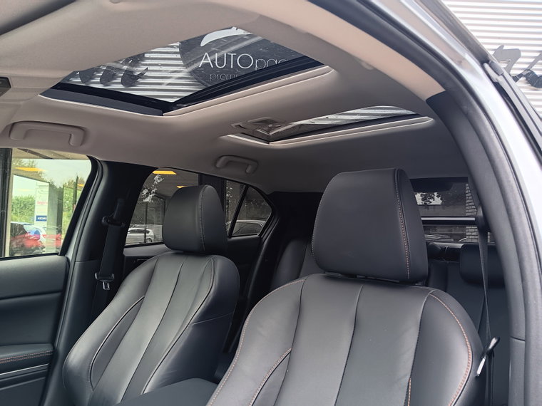 Vehicle Image 14