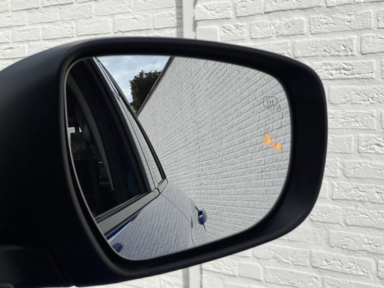Vehicle Image 25