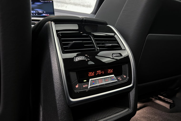 Vehicle Image 38