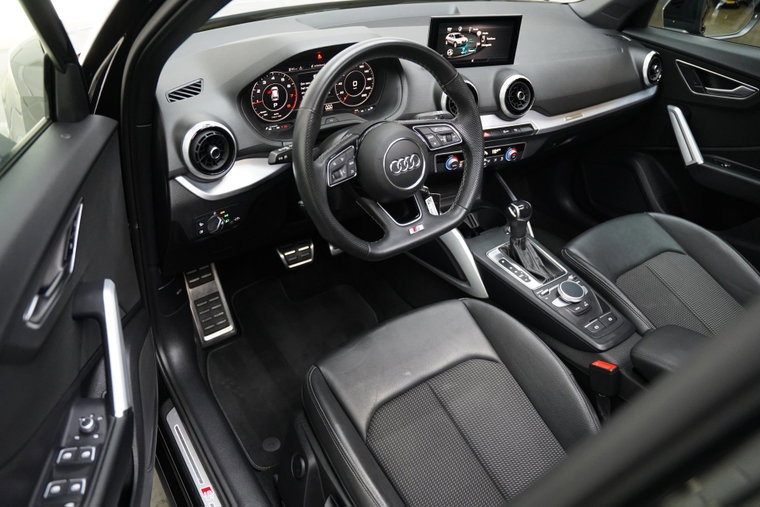 Vehicle Image 11