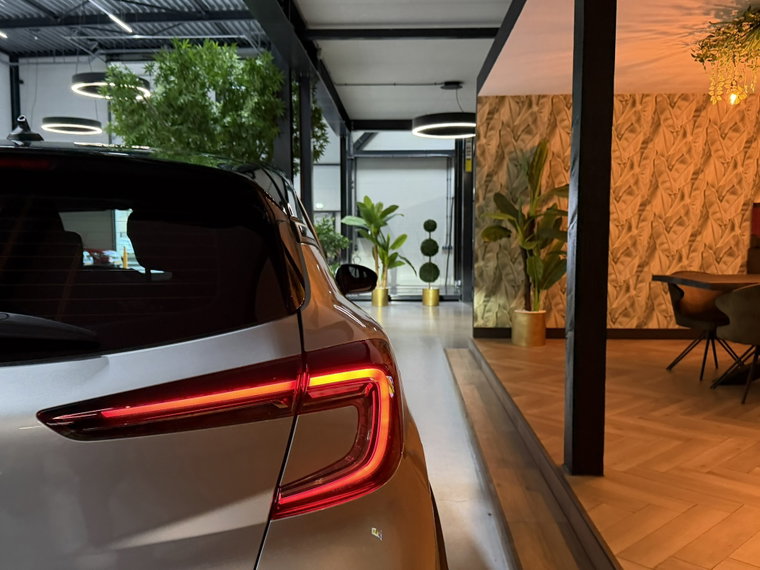 Vehicle Image 20