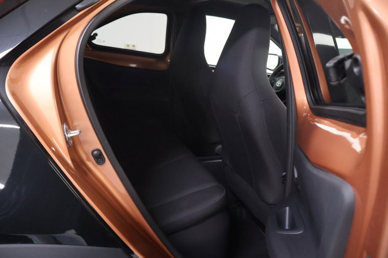Vehicle Image 13