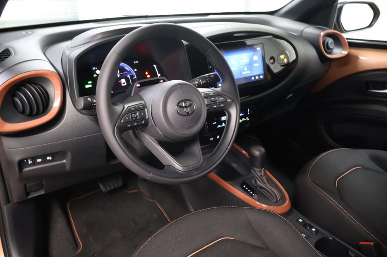 Vehicle Image 7
