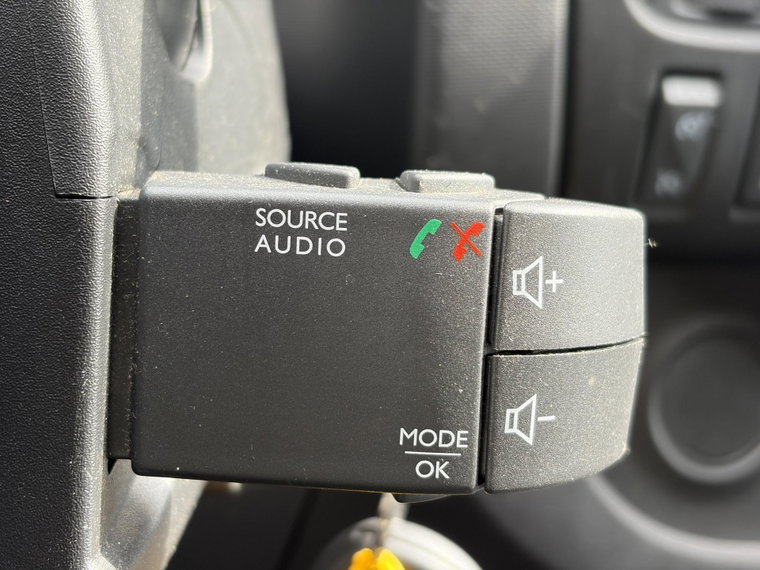 Vehicle Image 32