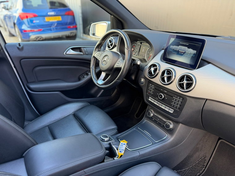 Vehicle Image 23