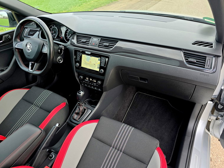 Vehicle Image 16