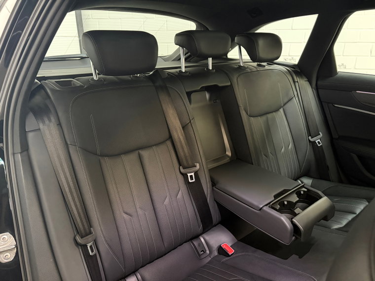 Vehicle Image 25