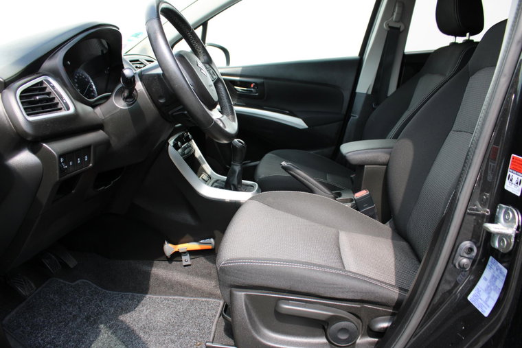 Vehicle Image 12