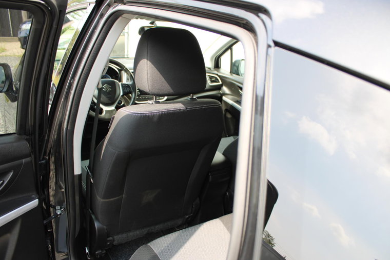 Vehicle Image 13